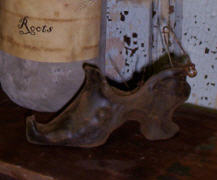 Beeswax  Shoe Pin Keep